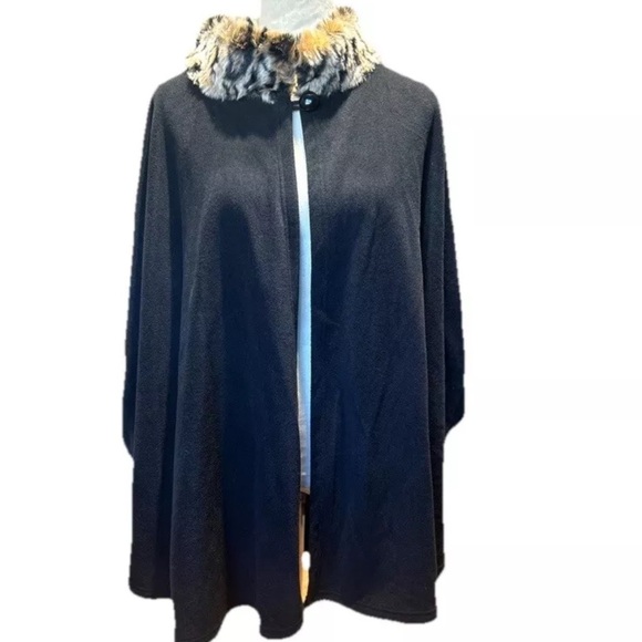 Women's Black Batwing Poncho Cape Leopard Faux Fur Collar Cuffs Size Large - Picture 3 of 6